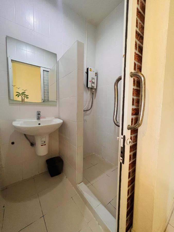 Aekkalukthai Hostel Rayong Dış mekan fotoğraf