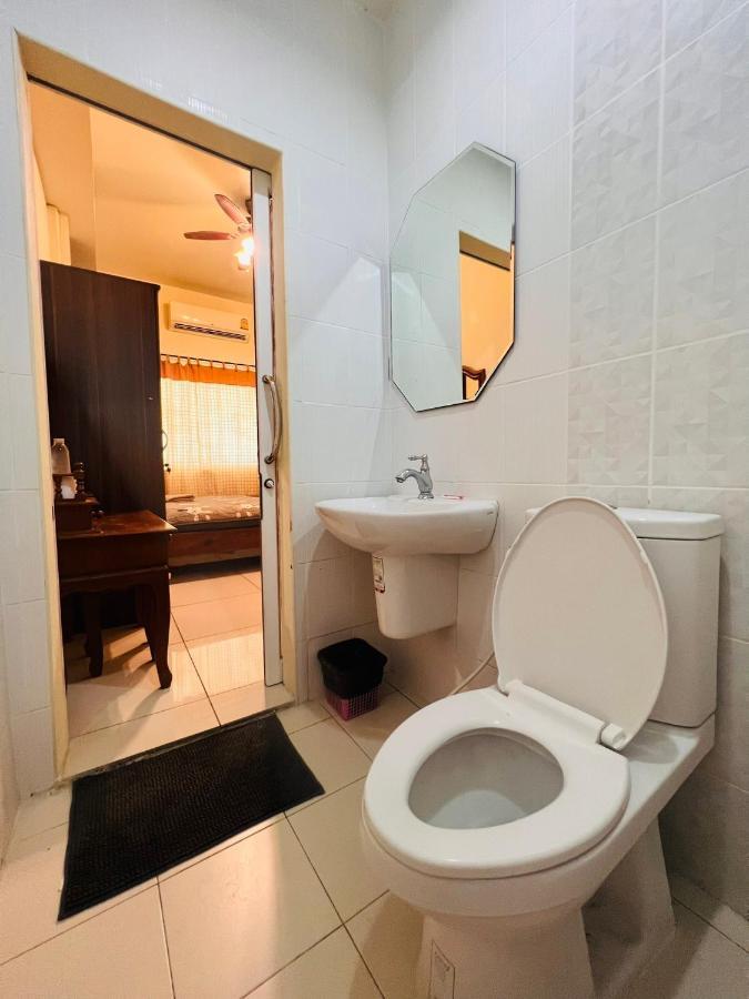 Aekkalukthai Hostel Rayong Dış mekan fotoğraf