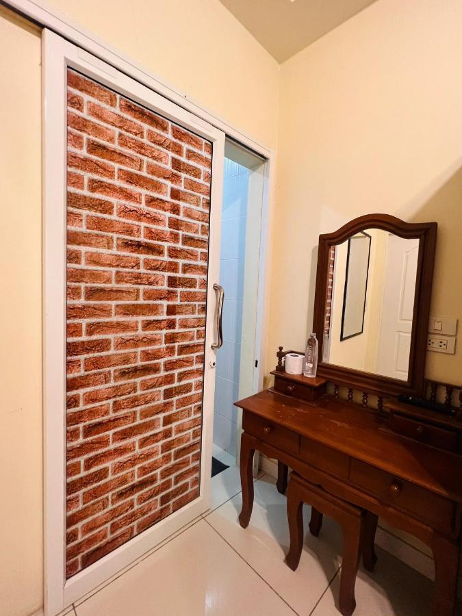 Aekkalukthai Hostel Rayong Dış mekan fotoğraf